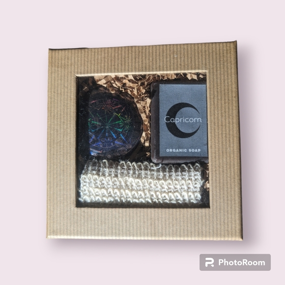 Capricorn Gift Box with Organic Soap, Lotion and Loofa - Picture 6 of 6